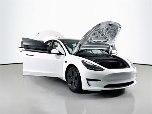 Used 2022 Tesla Model 3 image 30