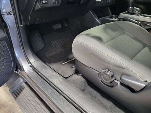 Used 2018 Toyota Tacoma SR5 image 28