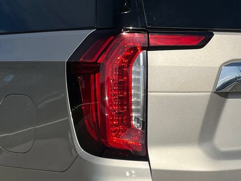 Used 2023 GMC Yukon XL SLT RWD image 12