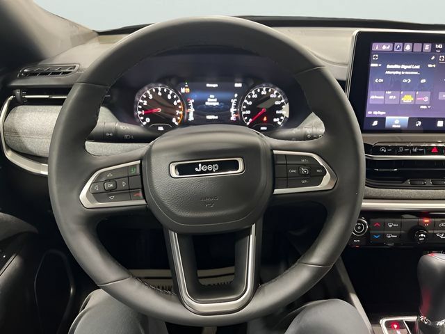 Used 2023 Jeep Compass Latitude AWD/4WD image 6