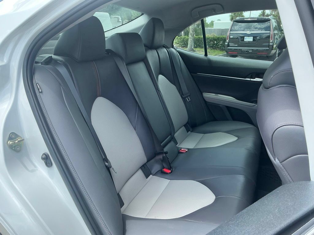 Used 2020 Toyota Camry XLE FWD image 24
