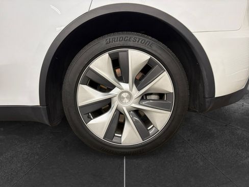 Used 2023 Tesla Model Y Long Range AWD/4WD image 32