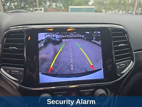 Used 2021 Jeep Grand Cherokee Laredo X image 22