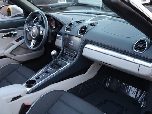 Used 2017 Porsche 718 Boxster S image 44