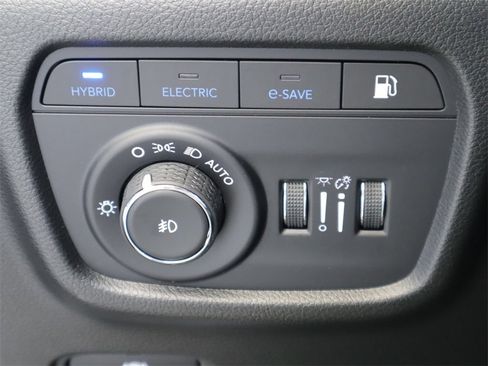 Used 2023 Jeep Grand Cherokee Overland w/ Luxury Tech Group IV AWD/4WD image 19
