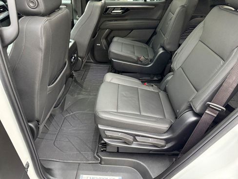 Used 2025 Chevrolet Tahoe Z71 w/ Comfort Package AWD/4WD image 12