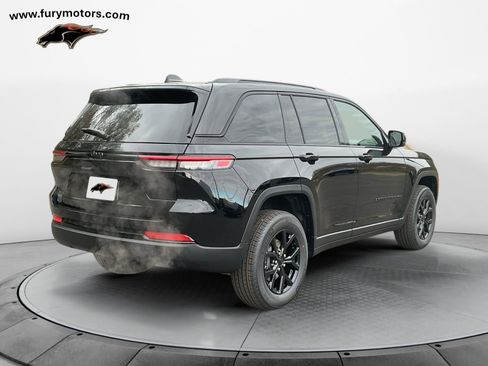 New 2025 Jeep Grand Cherokee Altitude AWD/4WD image 3