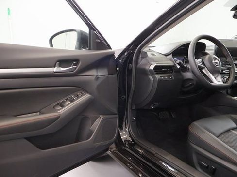 New 2026 Nissan Altima 2.5 SR w/ SR Midnight Edition Package AWD/4WD image 8