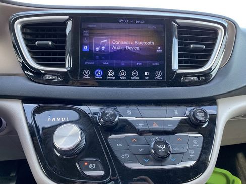 Used 2017 Chrysler Pacifica Touring Plus image 10