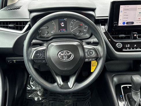 Used 2025 Toyota Corolla LE FWD image 16