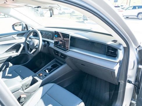 New 2026 Volkswagen Tiguan SE FWD image 42