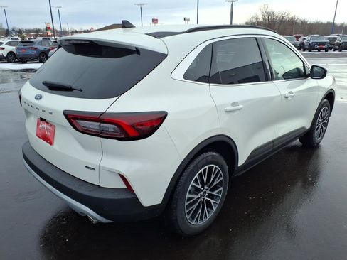 New 2026 Ford Escape SE image 3