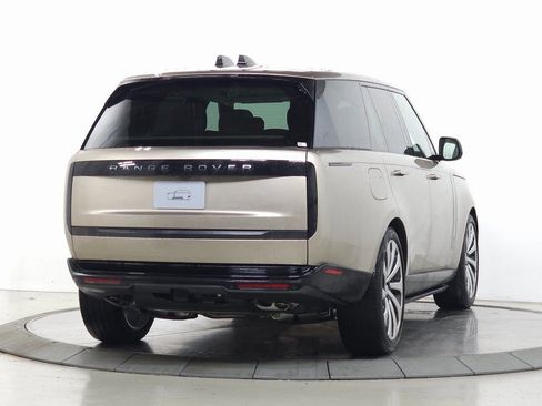 Used 2025 Land Rover Range Rover SE image 6