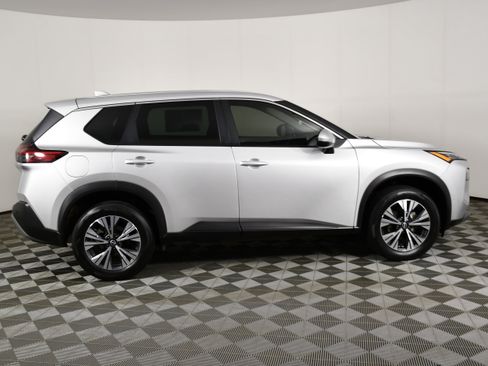 Used 2022 Nissan Rogue SV AWD/4WD image 5