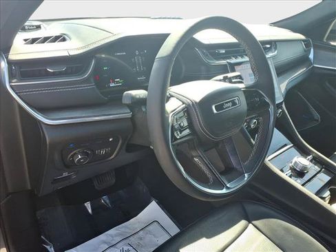 Used 2022 Jeep Grand Cherokee Overland AWD/4WD image 38