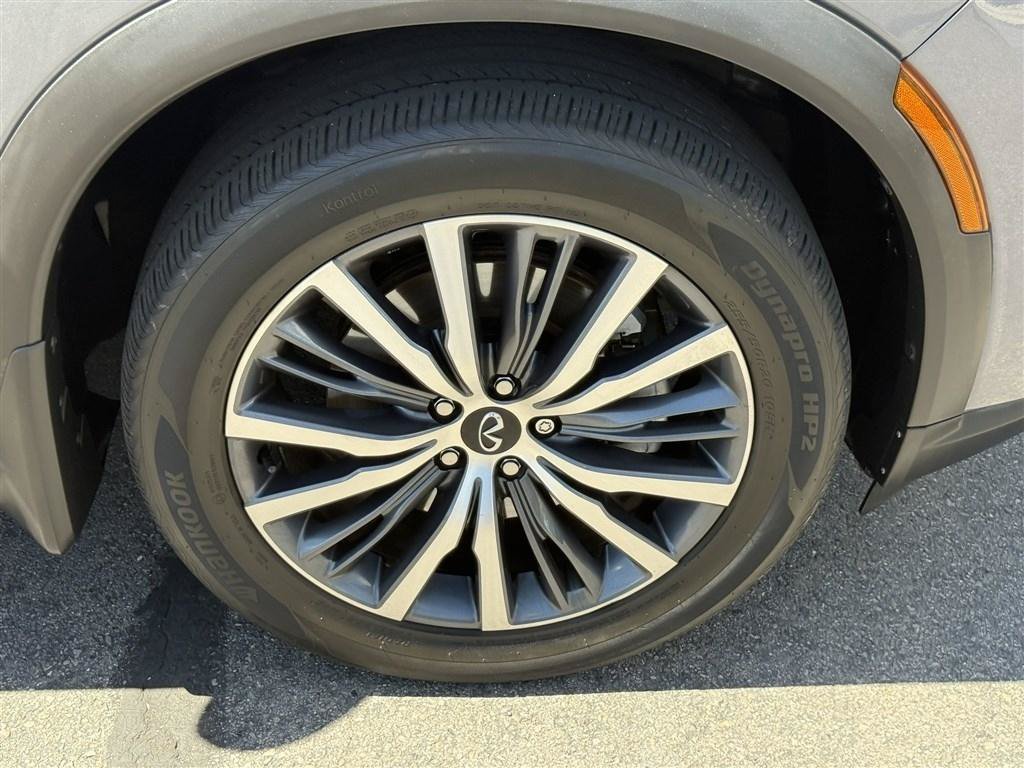 Used 2023 INFINITI QX60 Sensory w/ Cargo Package AWD/4WD image 9