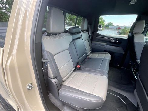 Used 2023 Chevrolet Silverado 1500 ZR2 AWD/4WD image 24