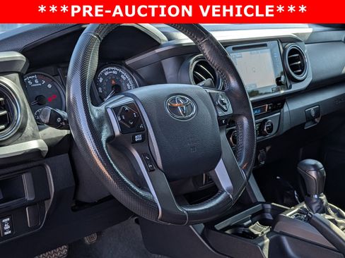 Used 2016 Toyota Tacoma TRD Off-Road w/ Premium & Technology Package AWD/4WD image 22