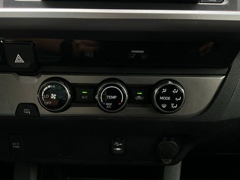 Used 2016 Toyota Tacoma SR5 w/ Towing Package image 25