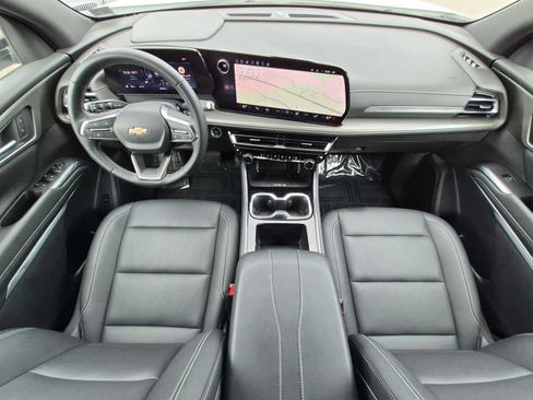 Used 2025 Chevrolet Traverse LT AWD/4WD image 16
