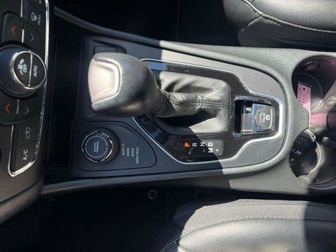 Certified 2023 Jeep Cherokee Altitude Lux AWD/4WD image 12