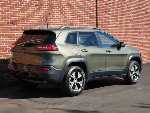Used 2018 Jeep Cherokee Trailhawk w/ Cold Weather Group image 25