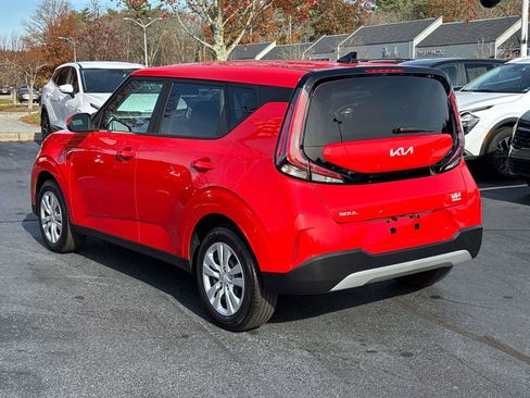 Used 2024 Kia Soul LX image 3