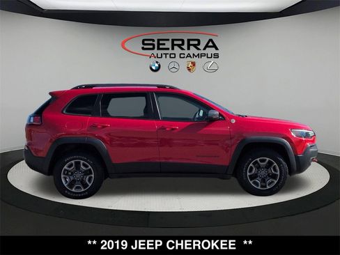 Used 2019 Jeep Cherokee Trailhawk w/ Cold Weather Group image 12