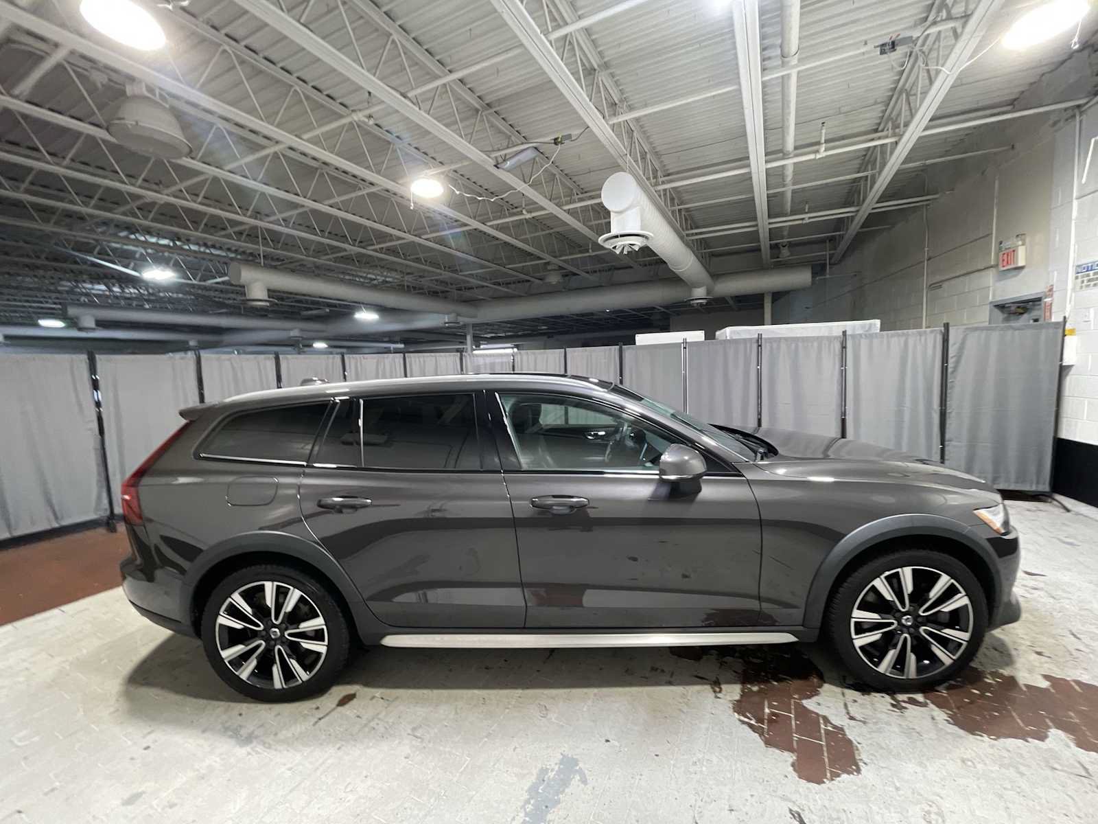 Used 2023 Volvo V60 B5 Cross Country Ultimate w/ Climate Package AWD/4WD image 27