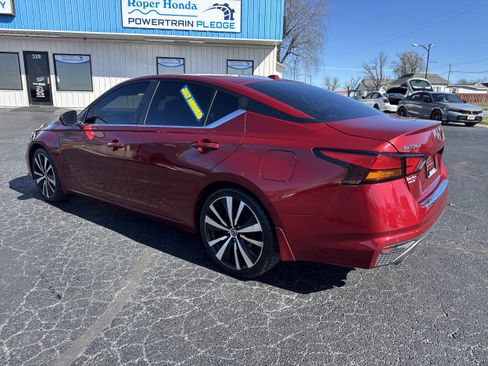 Used 2020 Nissan Altima 2.5 SR w/ Premium Package FWD image 3