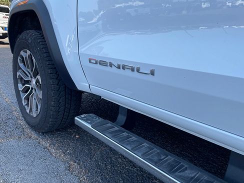 Used 2024 GMC Canyon Denali AWD/4WD image 17
