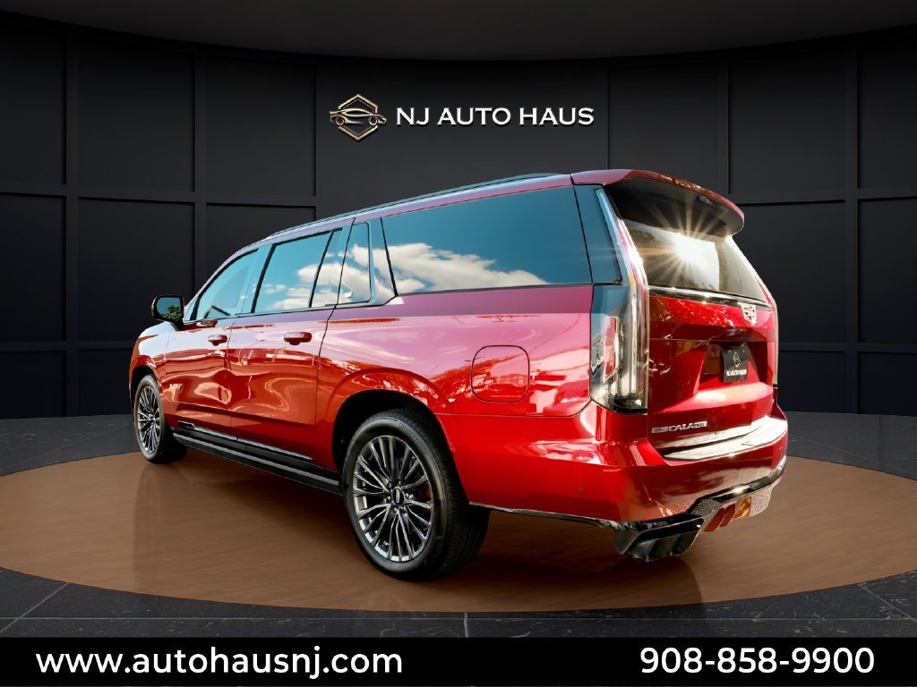 Used 2023 Cadillac Escalade ESV V AWD/4WD image 13