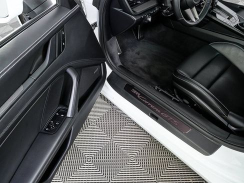 Certified 2022 Porsche 911 Carrera GTS image 8