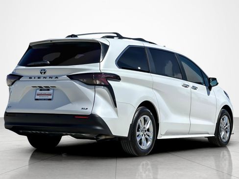 Certified 2025 Toyota Sienna XLE w/ XLE Plus Package FWD image 5
