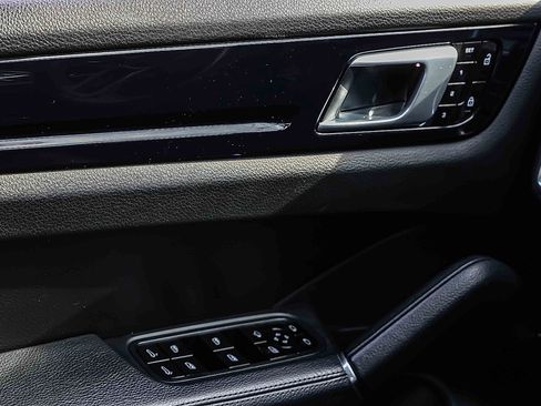 Used 2021 Porsche Cayenne S image 14