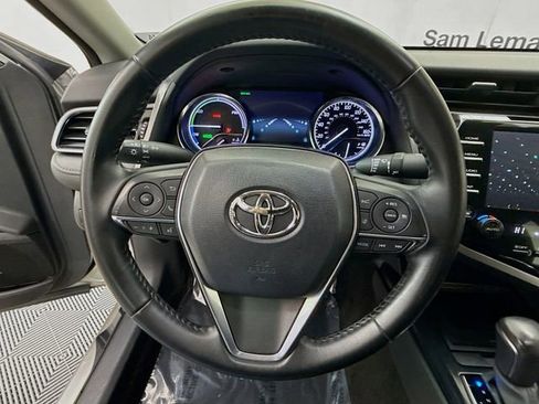Used 2020 Toyota Camry XLE image 11