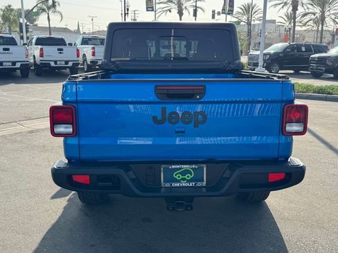 Used 2022 Jeep Gladiator Sport AWD/4WD image 3