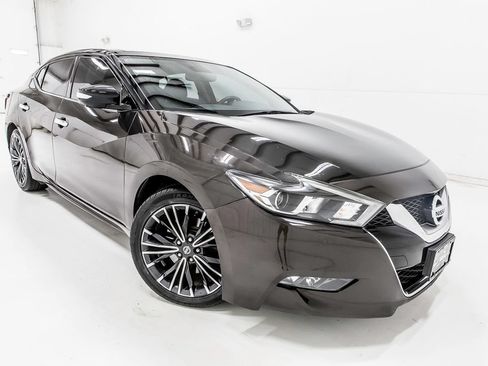 Used 2017 Nissan Maxima Platinum w/ Medallion Package FWD image 9