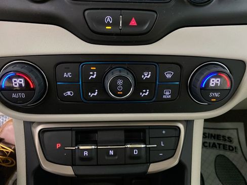 Used 2024 GMC Terrain Denali w/ Denali Premium Package image 18