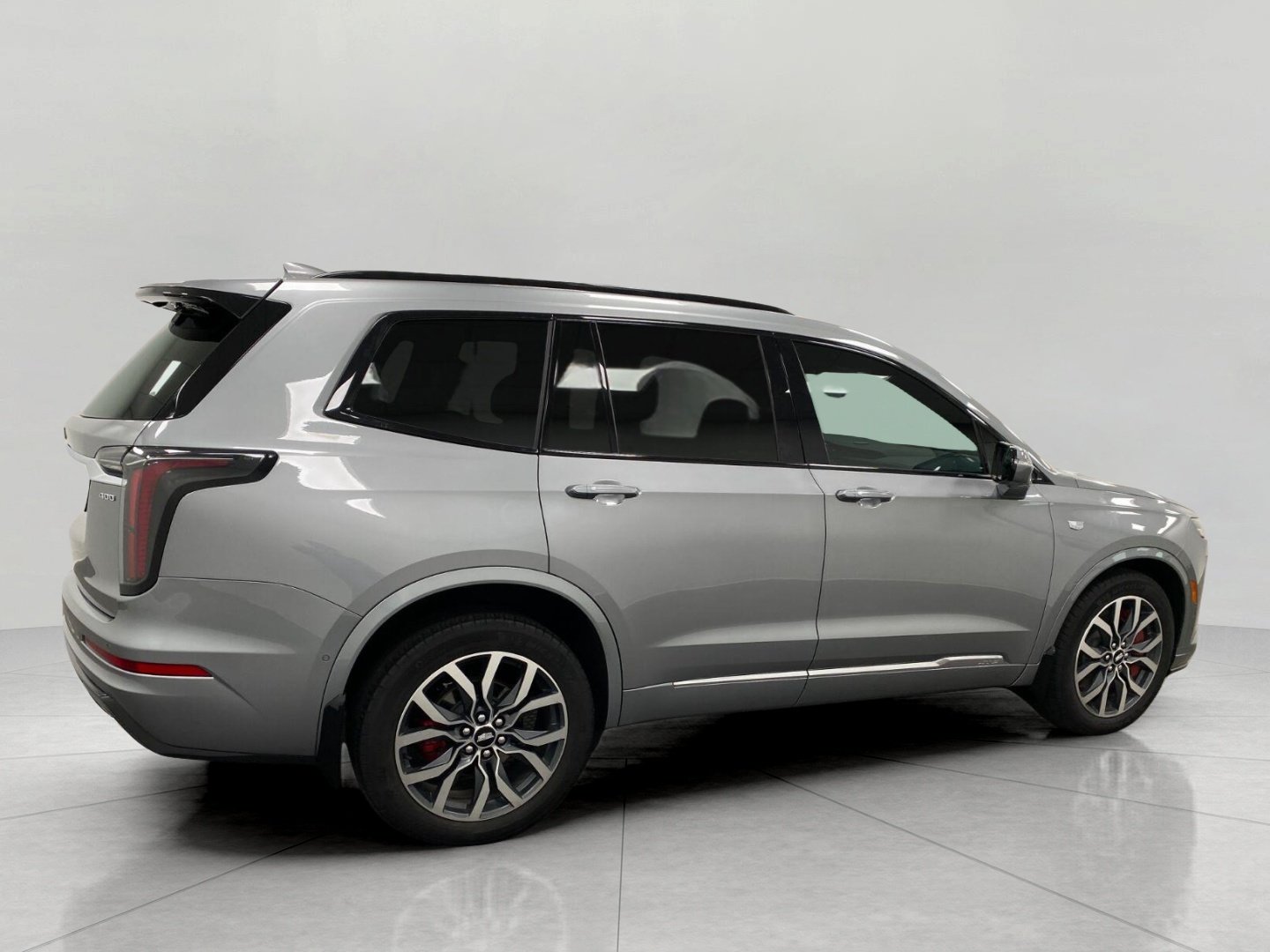 Used 2023 Cadillac XT6 Sport w/ Technology Package AWD/4WD image 3