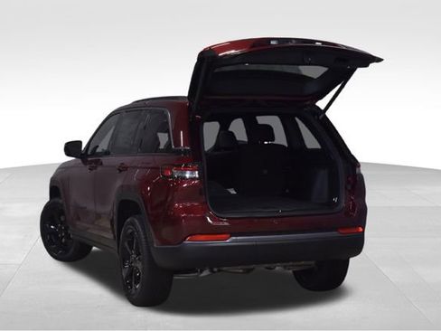 New 2026 Jeep Grand Cherokee Limited w/ Limited Altitude Package AWD/4WD image 34