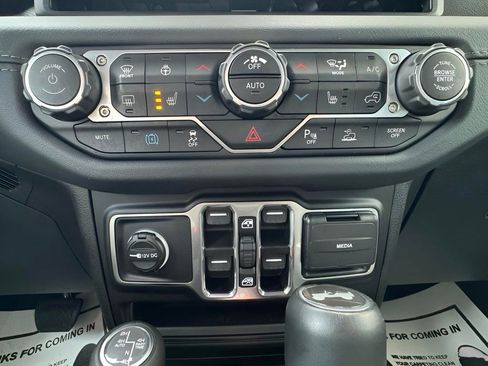 Used 2024 Jeep Wrangler High Altitude AWD/4WD image 16
