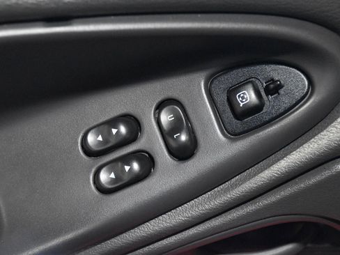 Used 2004 Ford Mustang Mach 1 RWD image 25