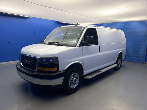 Used 2024 GMC Savana 2500 w/ Driver Convenience Package RWD image 4