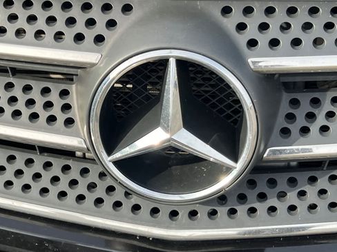 Used 2018 Mercedes-Benz Metris Passenger image 10