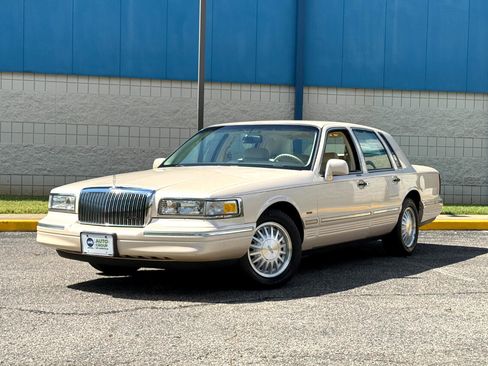 Used 1996 Lincoln Town Car Cartier image 3