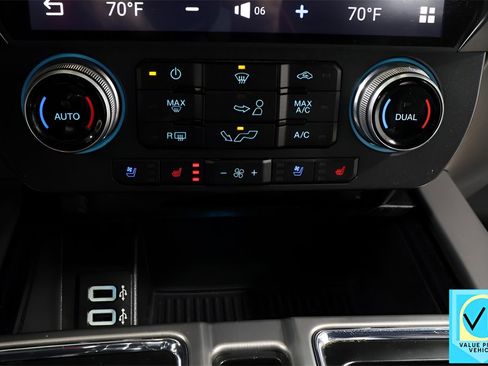 Used 2018 Ford F150 Platinum w/ Equipment Group 701A Luxury image 10