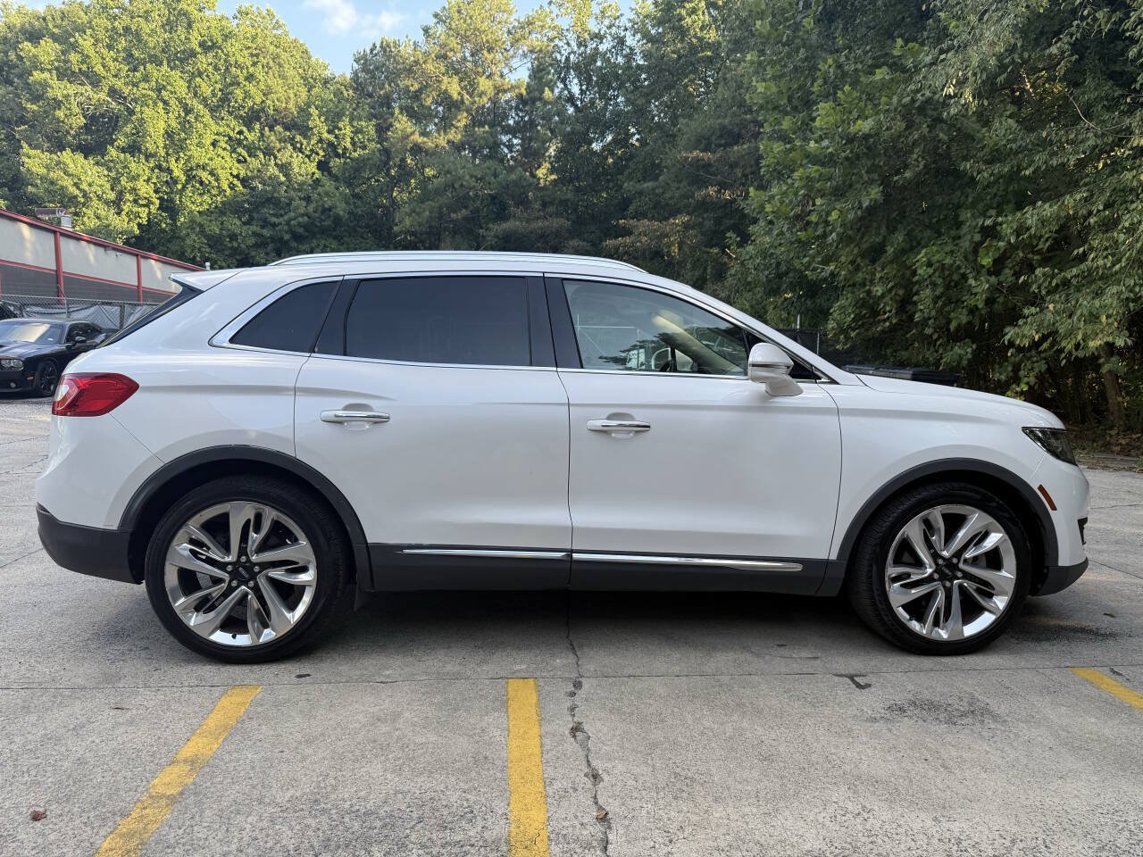 Used 2018 Lincoln MKX Reserve w/ Driver Assistance Package FWD image 4