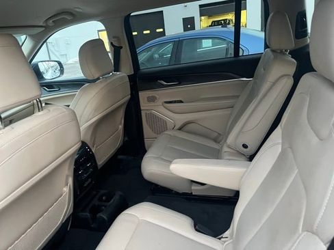 Used 2022 Jeep Grand Cherokee L Limited image 16