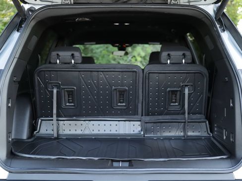 Used 2023 Chevrolet Traverse LT FWD image 29